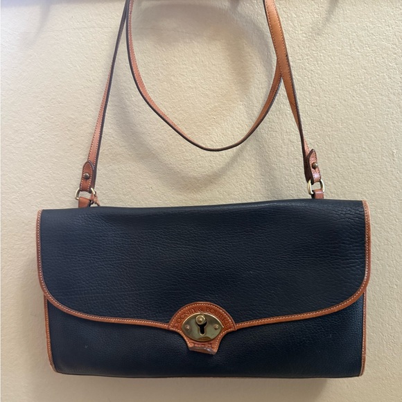 Dooney & Bourke Handbags - Vintage 1980-1990s Dooney & Bourke oversized shoulder bag.